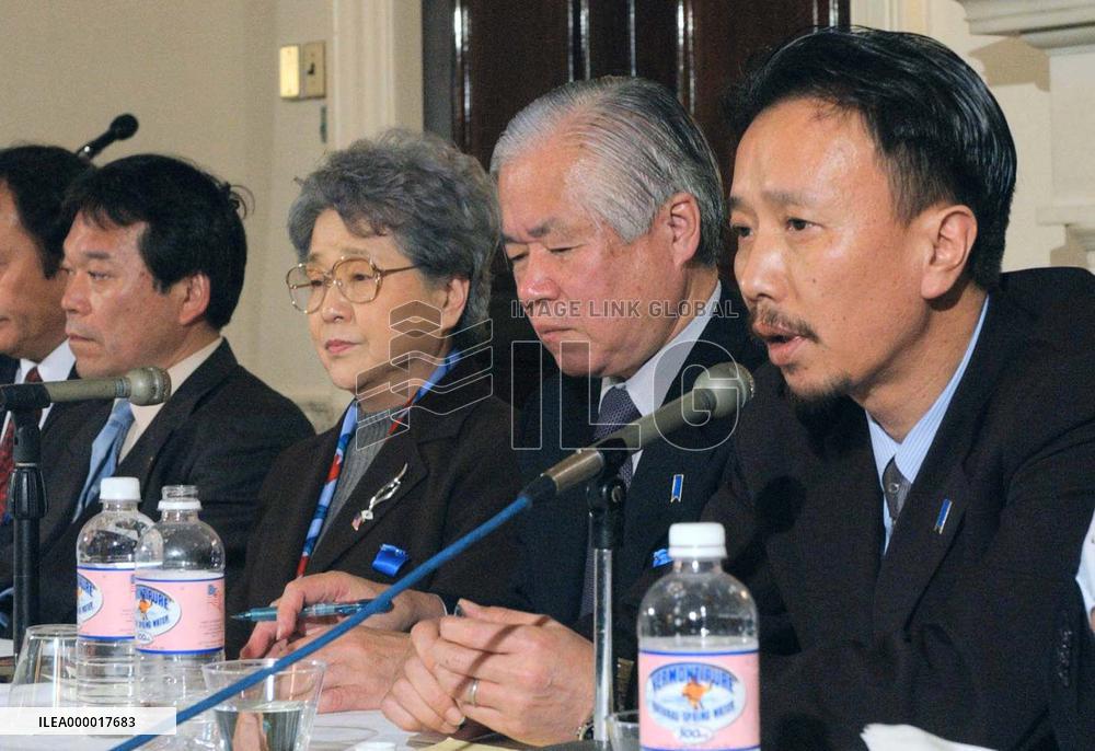 (3)Abductees' kin meet White House, Pentagon officials