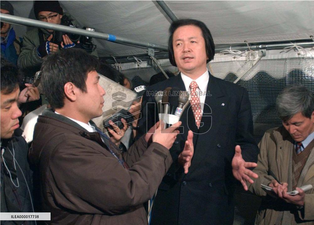 Residents oust Toyosato mayor over bid to demolish school