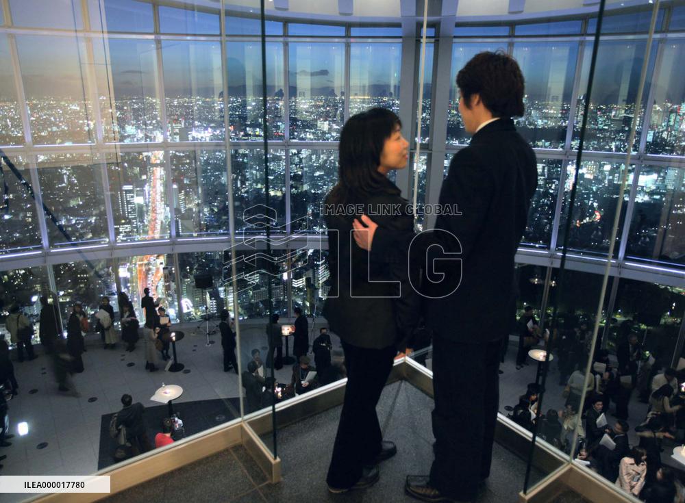 Roppongi Hills' observation platform unveiled to reporters