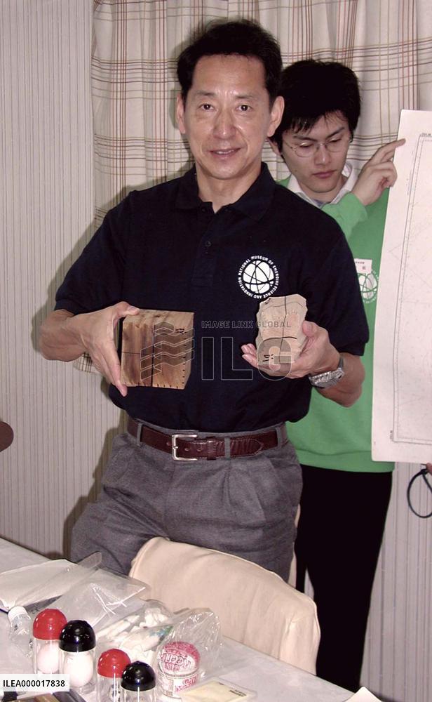 Astronaut Mohri returns from deep sea exploration