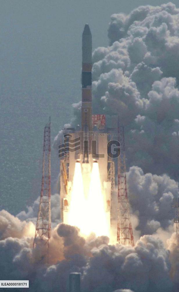(1)Japan launches 2 spy satellites