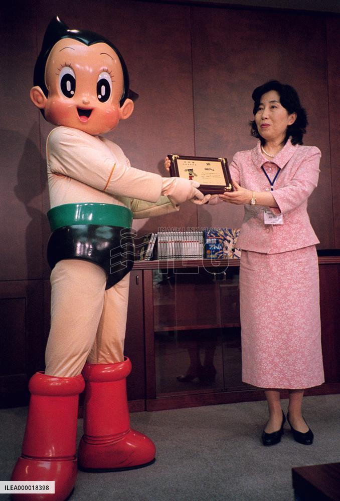 (2)Events held to mark comic hero Astro Boy's 'birth'
