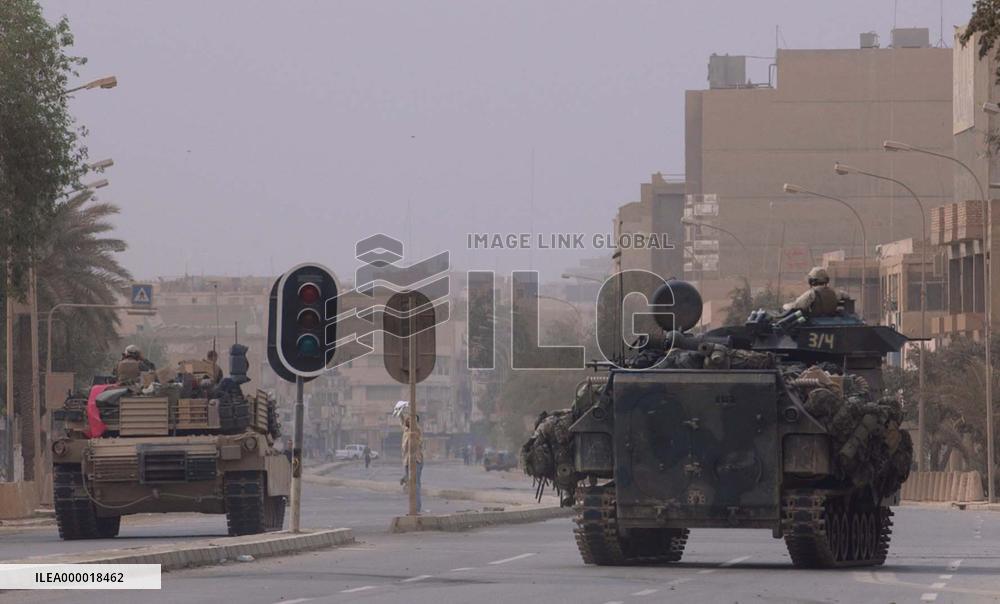 (12)Saddam's grip on Baghdad collapses