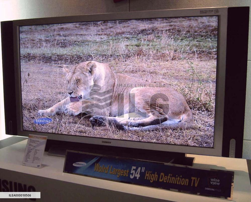 Samsung Electronics unveils world's largest TFT LCD TV