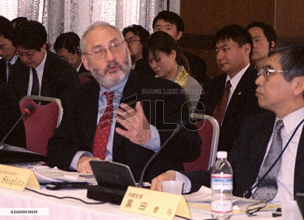 Japan should print money to contain deflation: Stiglitz