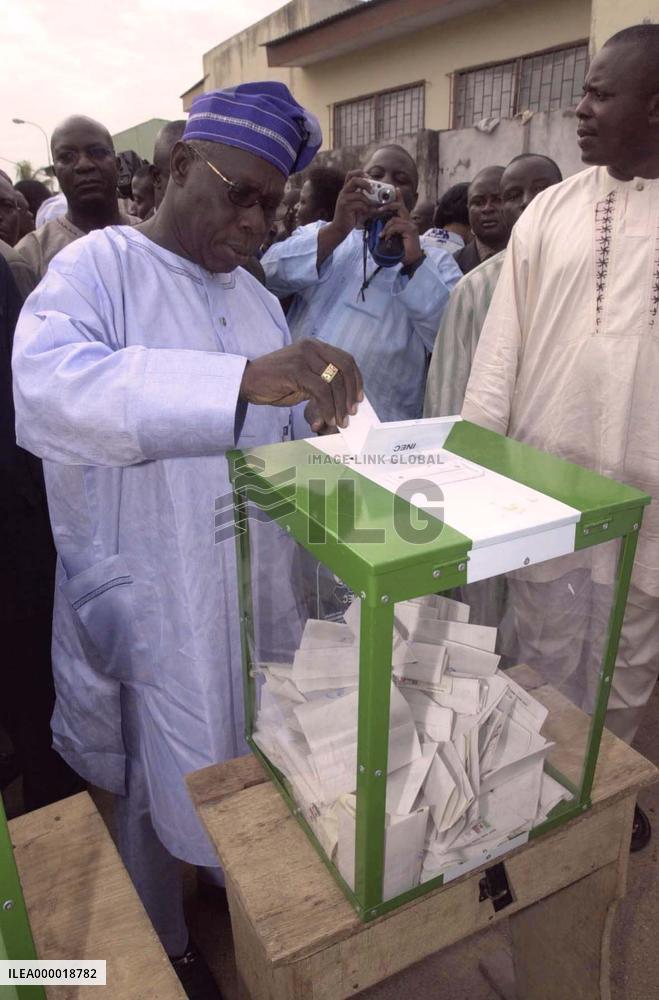 Nigerian presidential voting starts in tight security