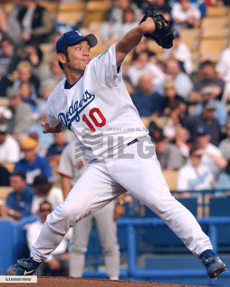Dodgers' Nomo picks up 100th win in majors