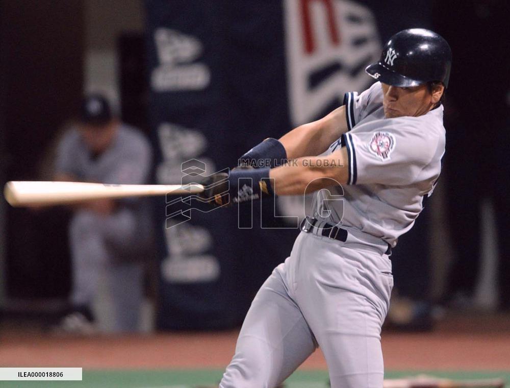 Yankees' Matsui hits an RBI double against Twins
