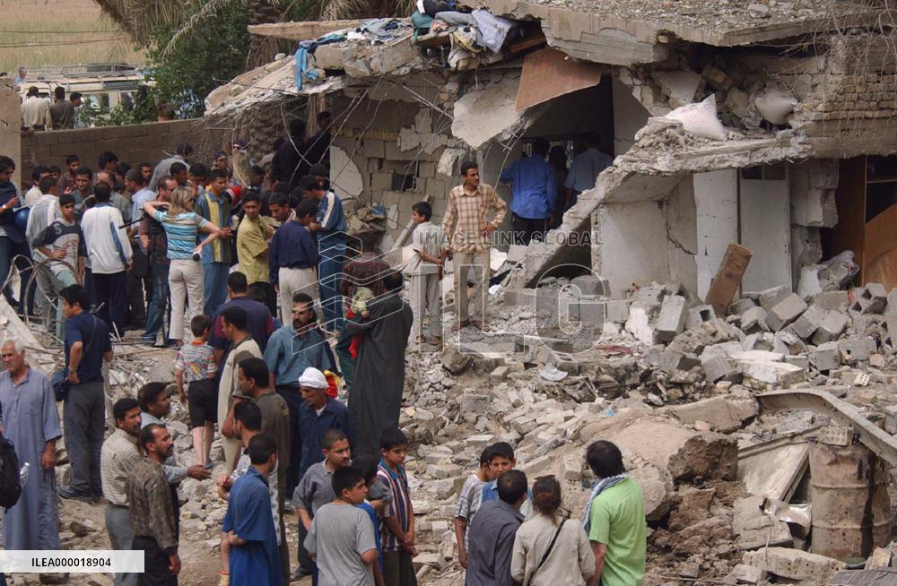 (4)Ammunition dump blast triggers series of explosions