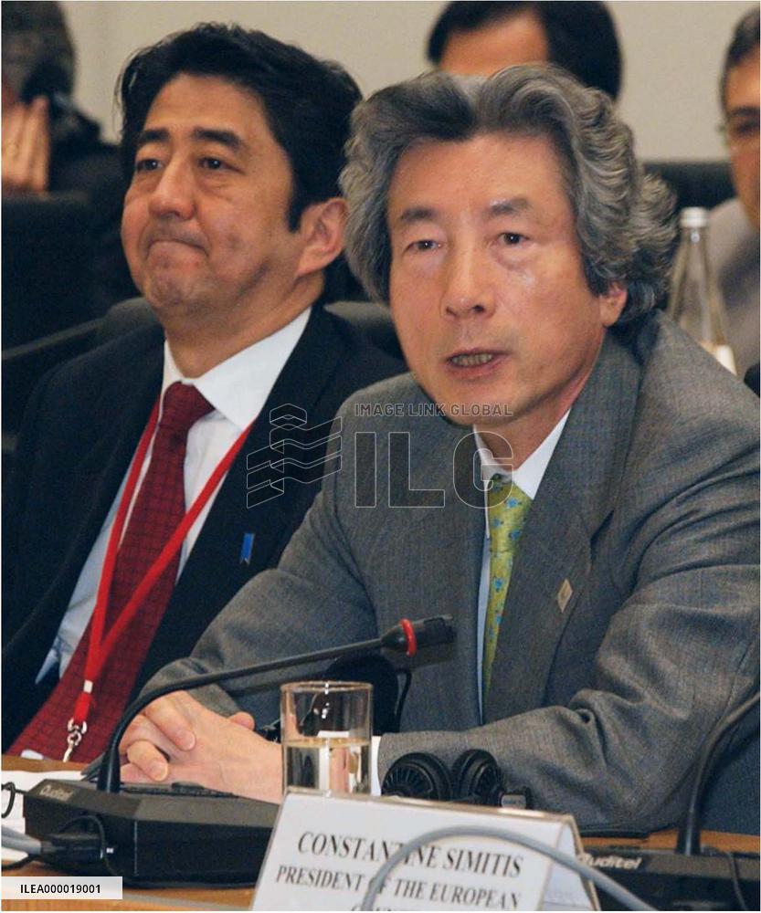 (2)Koizumi, EU leaders give joint press conference