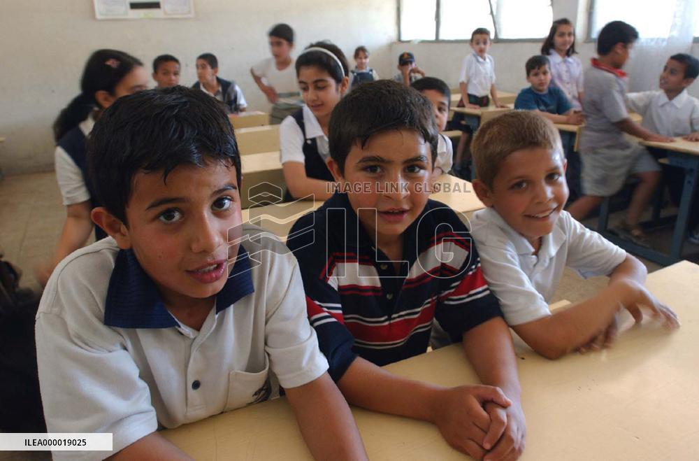 (3)Class resumes in Baghdad schools