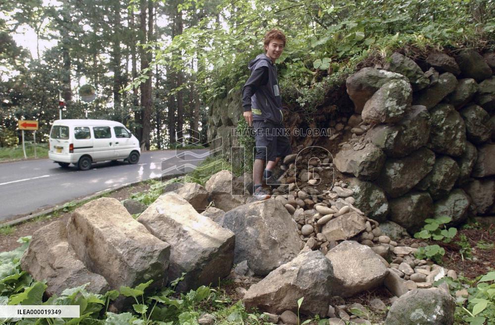 (2)Damage from strong quake in northeast Japan