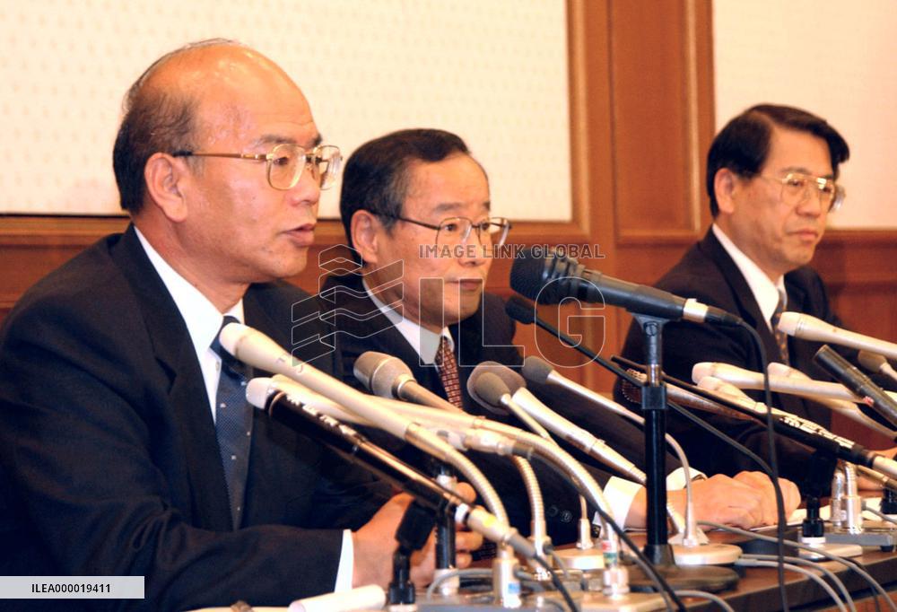 Resona applies for public funds, to cut jobs, expenses