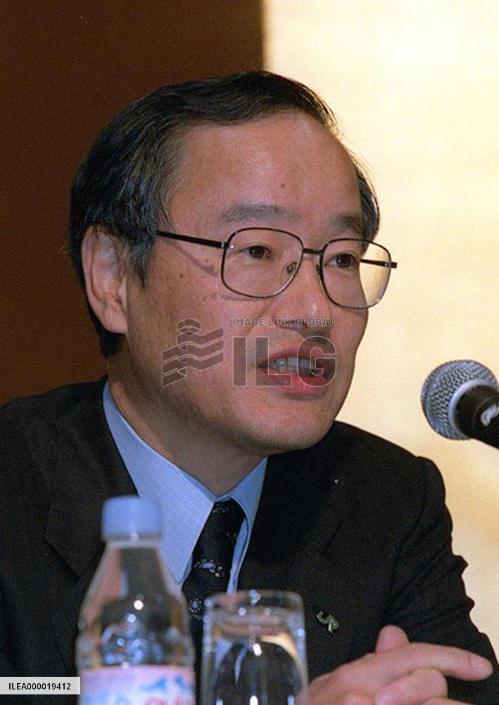 Resona Holdings picks JR East's Hosoya for chairman's post