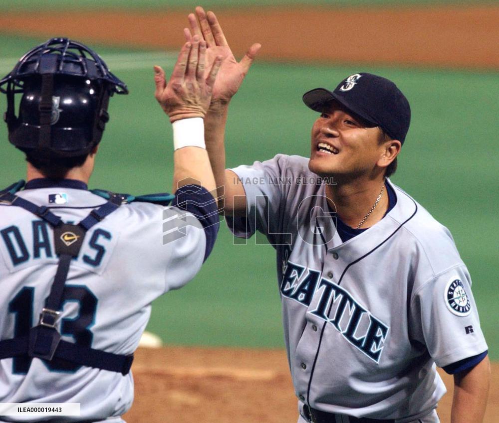 Sasaki marks ninth save