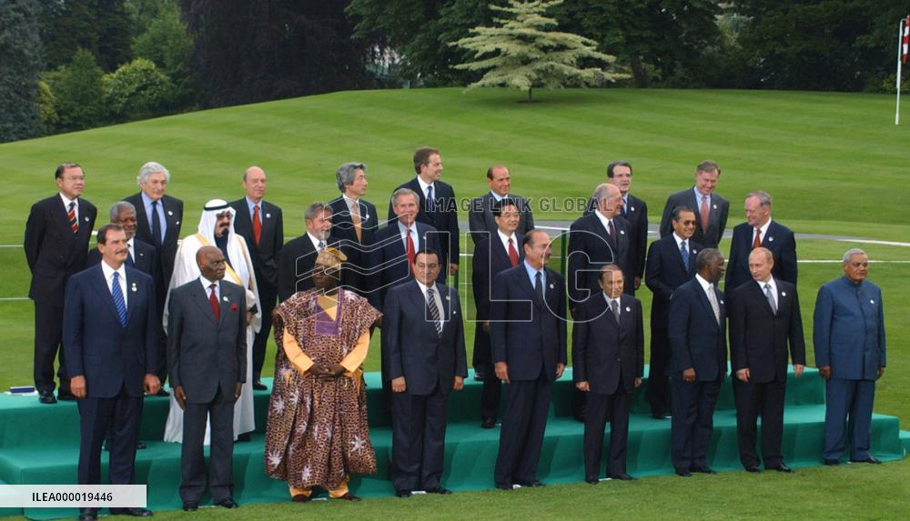G-8 summit opens, 1st day of talks on Africa