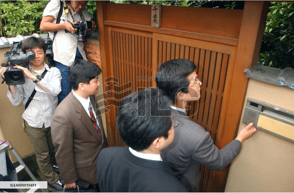 Duskin ex-chairman arrested for misusing firm's money