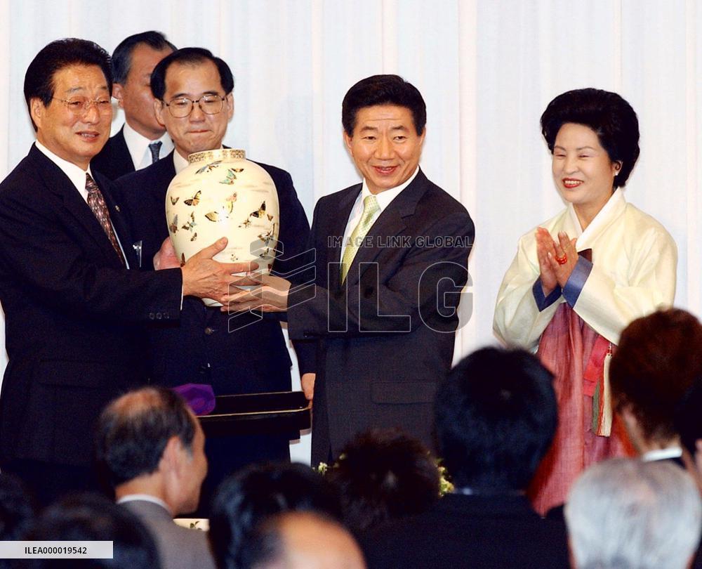 (2)Roh promises to improve status of Koreans in Japan
