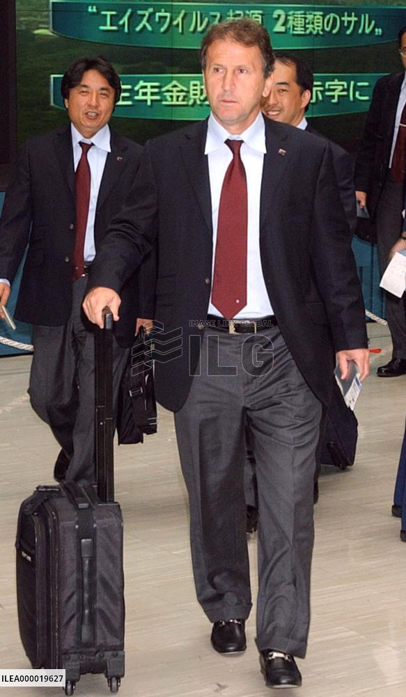 (1)Japan quad leaves for Confederations Cup in France