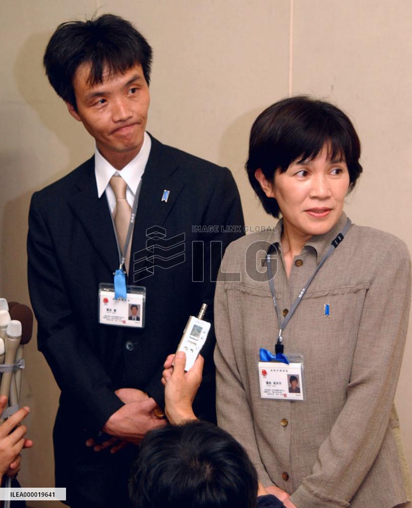 (2)Emperor, empress welcome Hasuikes home from N. Korea
