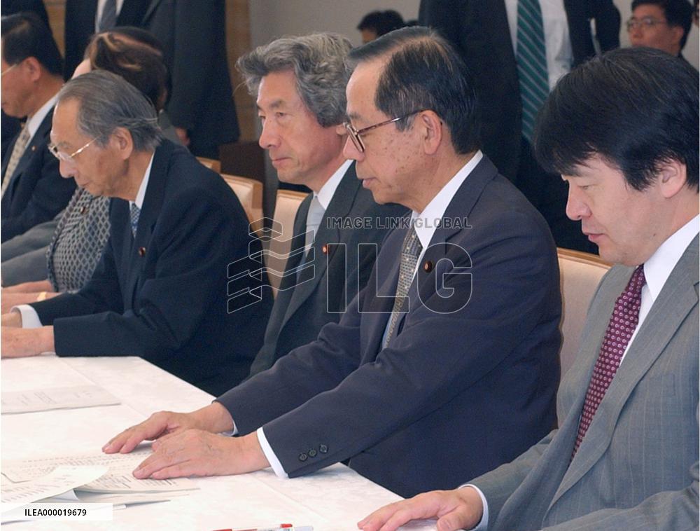 Gov't downgrades economy for 1st time in 5 months