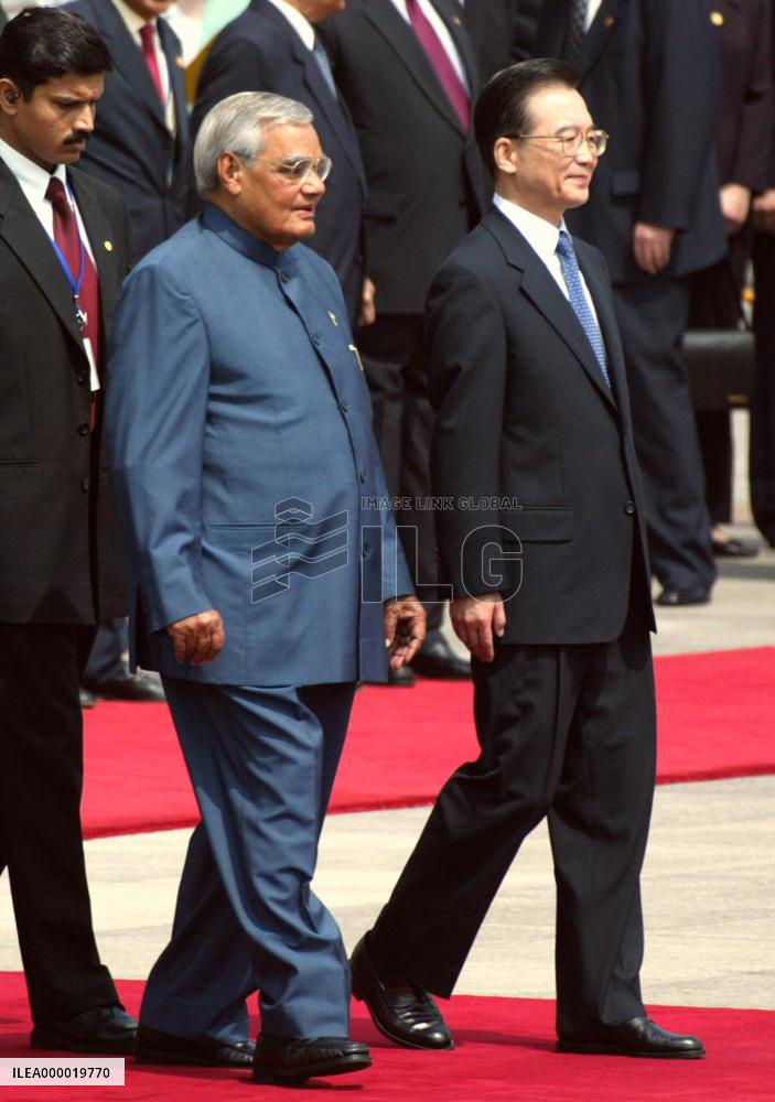 (1)Indian and Chinese premiers meet in Beijing