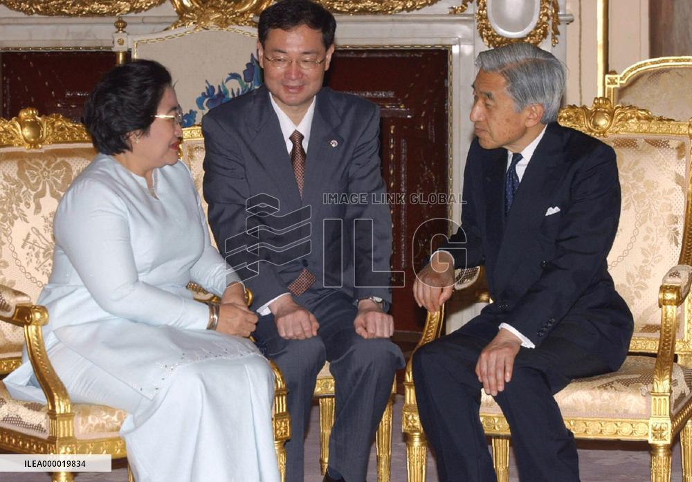 Emperor, empress exchange farewells with Megawati