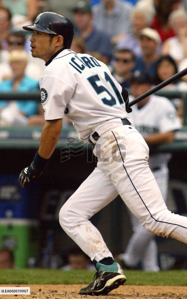 Ichiro goes 2-for-5, steals 3 times