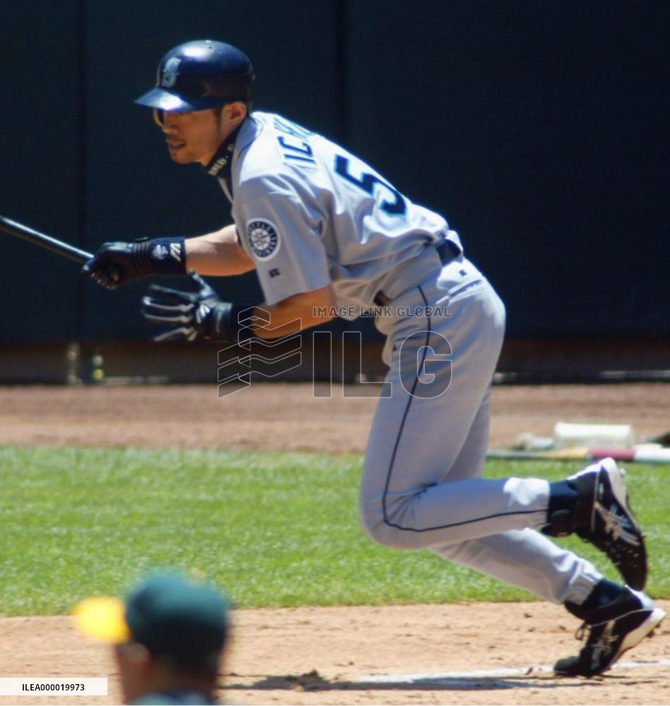 Mariners' Ichiro goes 2-for-4 against Athletics