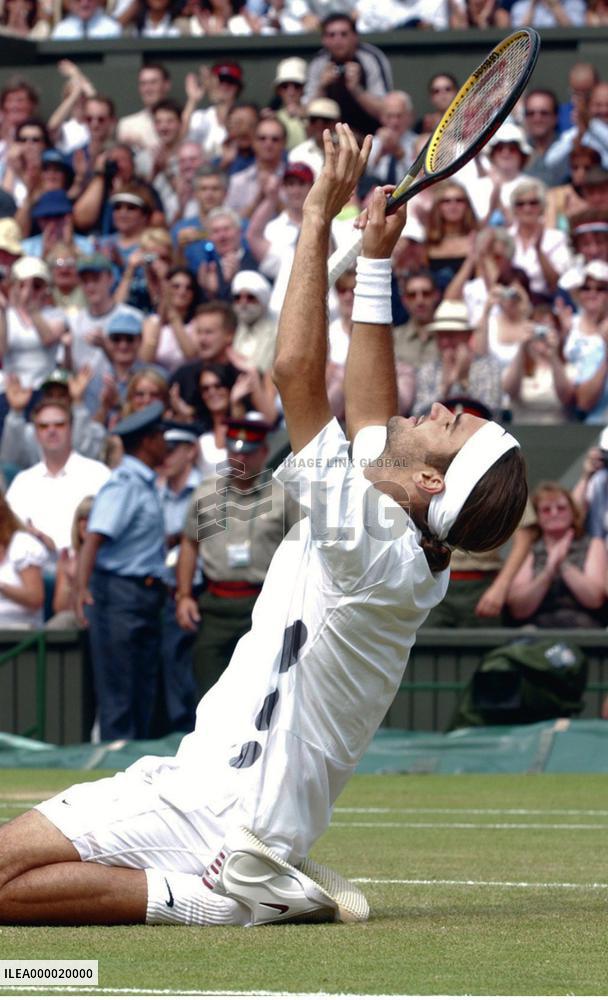 (1)Federer wins men's singles title at Wimbledon