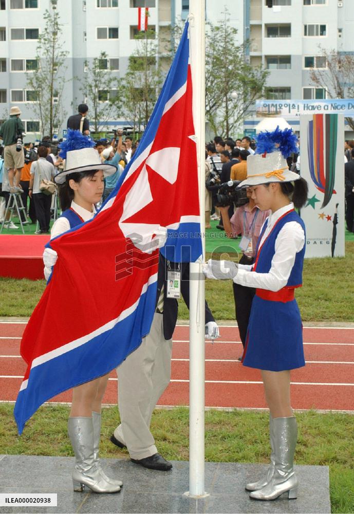 (1)N. Korean delegation enters Athletes' Village for Universiade