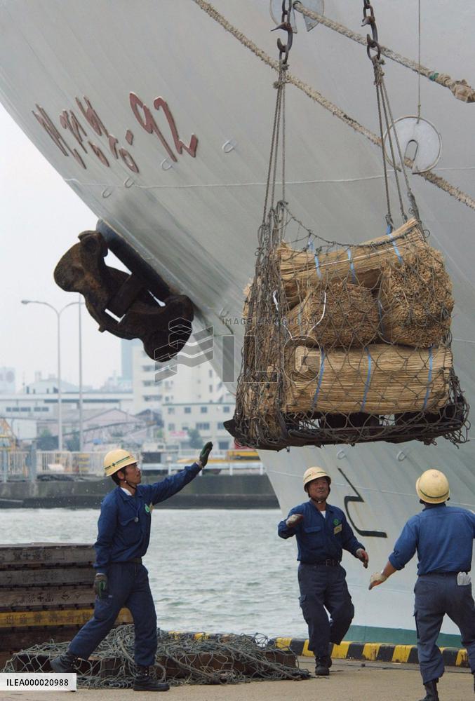 Cargo unloaded from N. Korean ferry