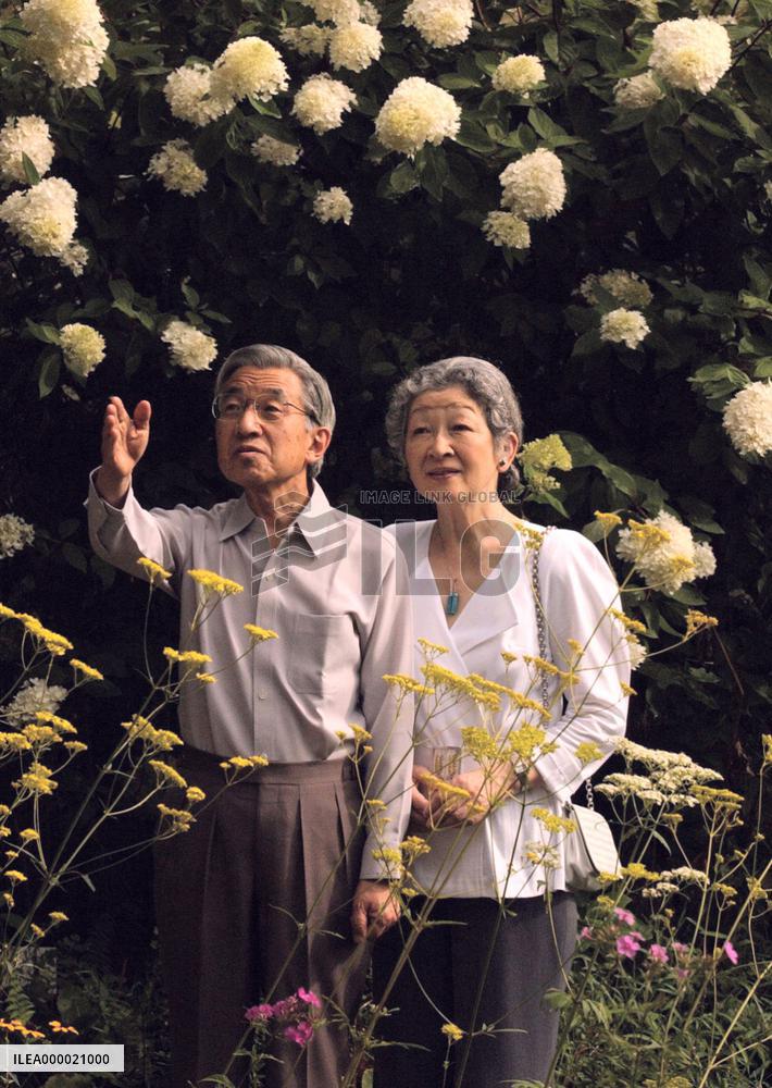 Emperor, Empress visit Karuizawa