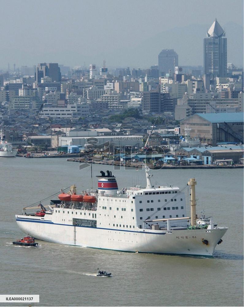 (1)N. Korean ferry Mangyongbong-92 leaves Niigata