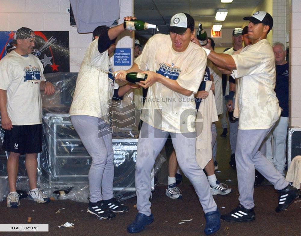 (2)N.Y. Yankees clinch division title in AL