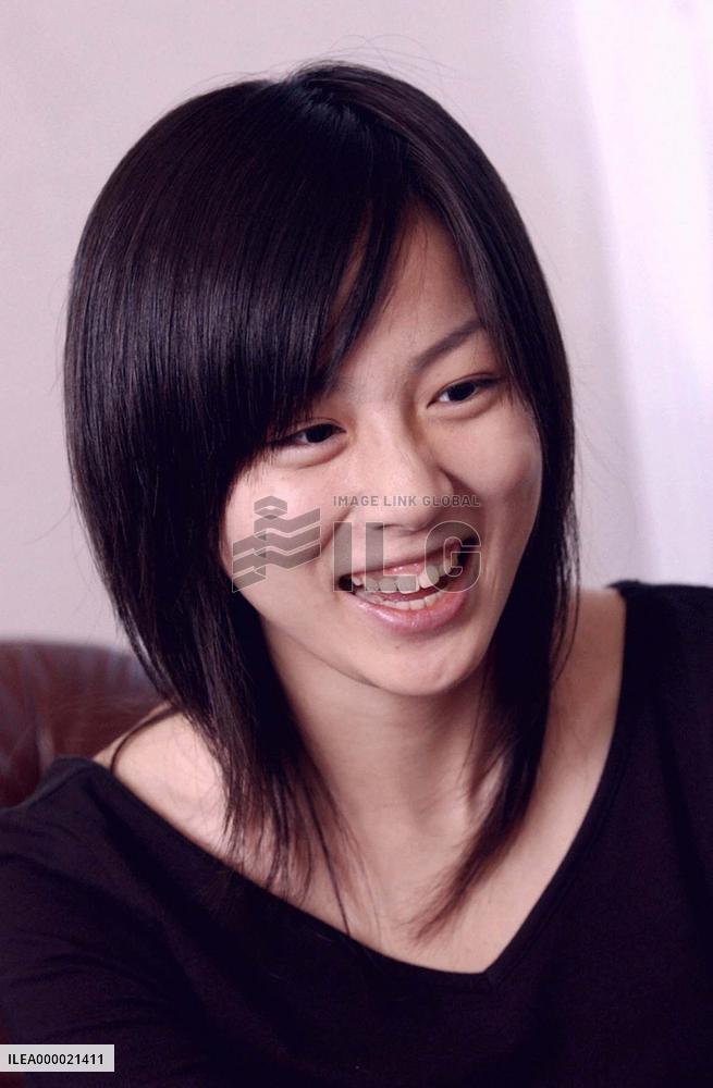 (2)  Risa Wataya