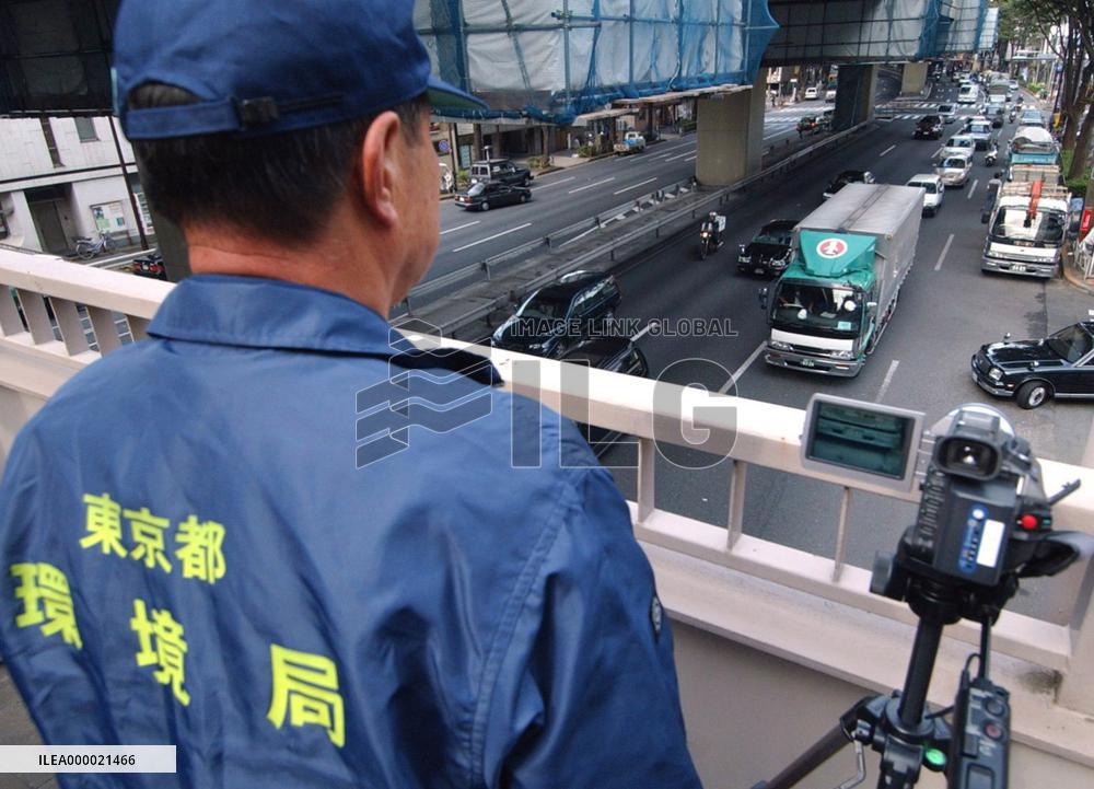 (1)Tokyo, vicinity crack down on violating diesel vehicles