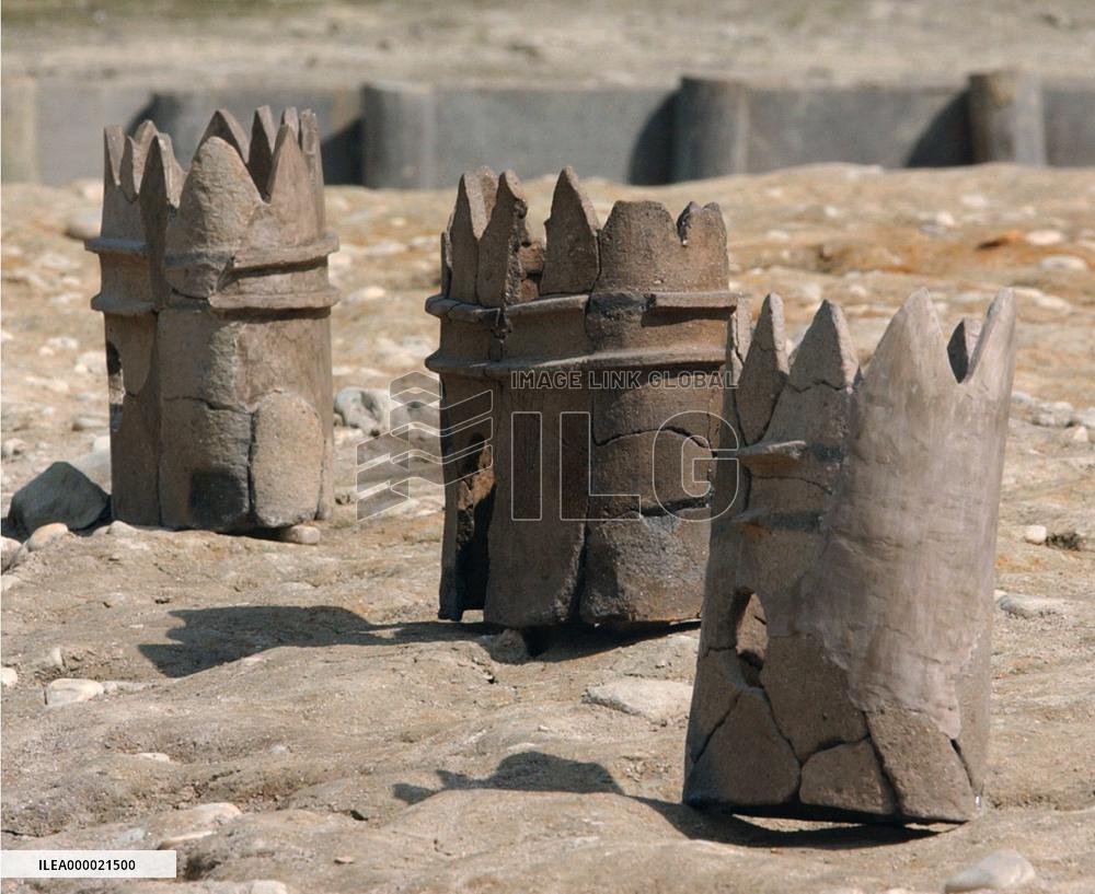 (3)5th century clay images unearthed in Nara