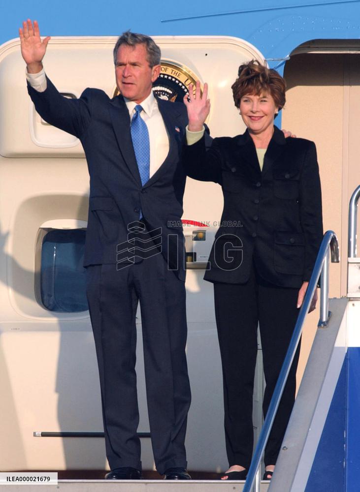 (1)Bush arrives in Tokyo