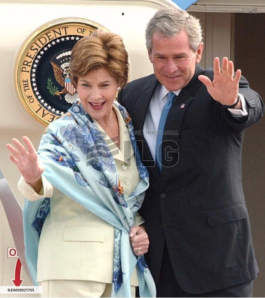 Bush leaves for Philippines after talks with Koizumi