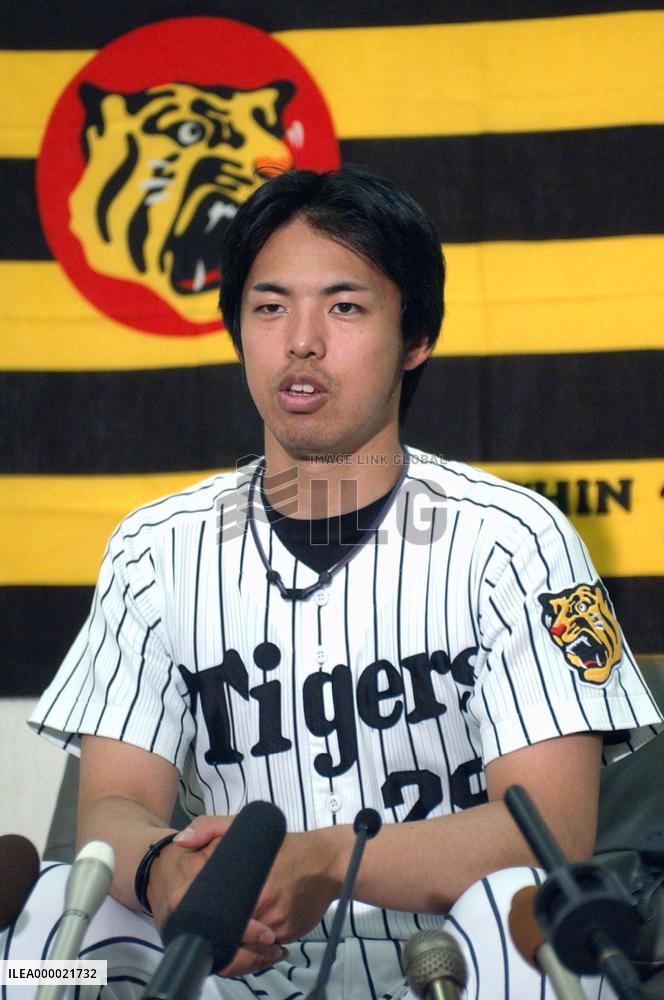 (1)Igawa, Saito win Sawamura Award