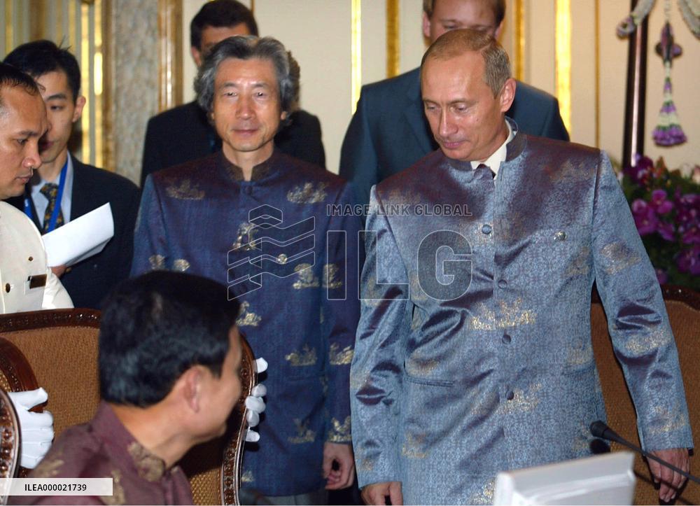 (2)APEC leaders wind up summit