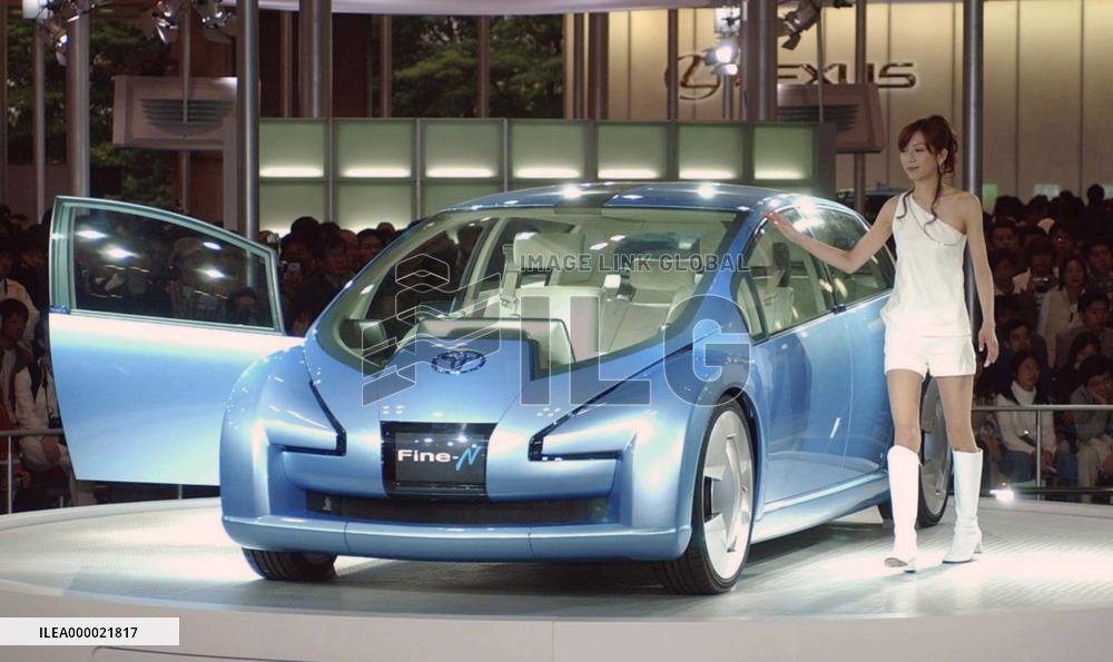 (3)Tokyo Motor Show opens to public