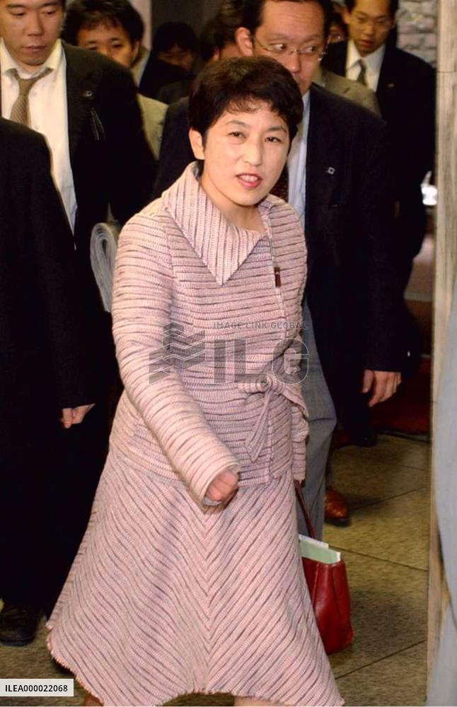 (1)Fukushima named new SDP leader
