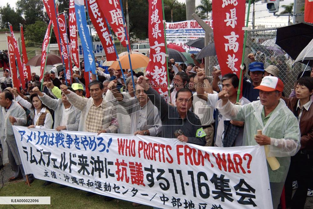 (2)Rumsfeld in Okinawa