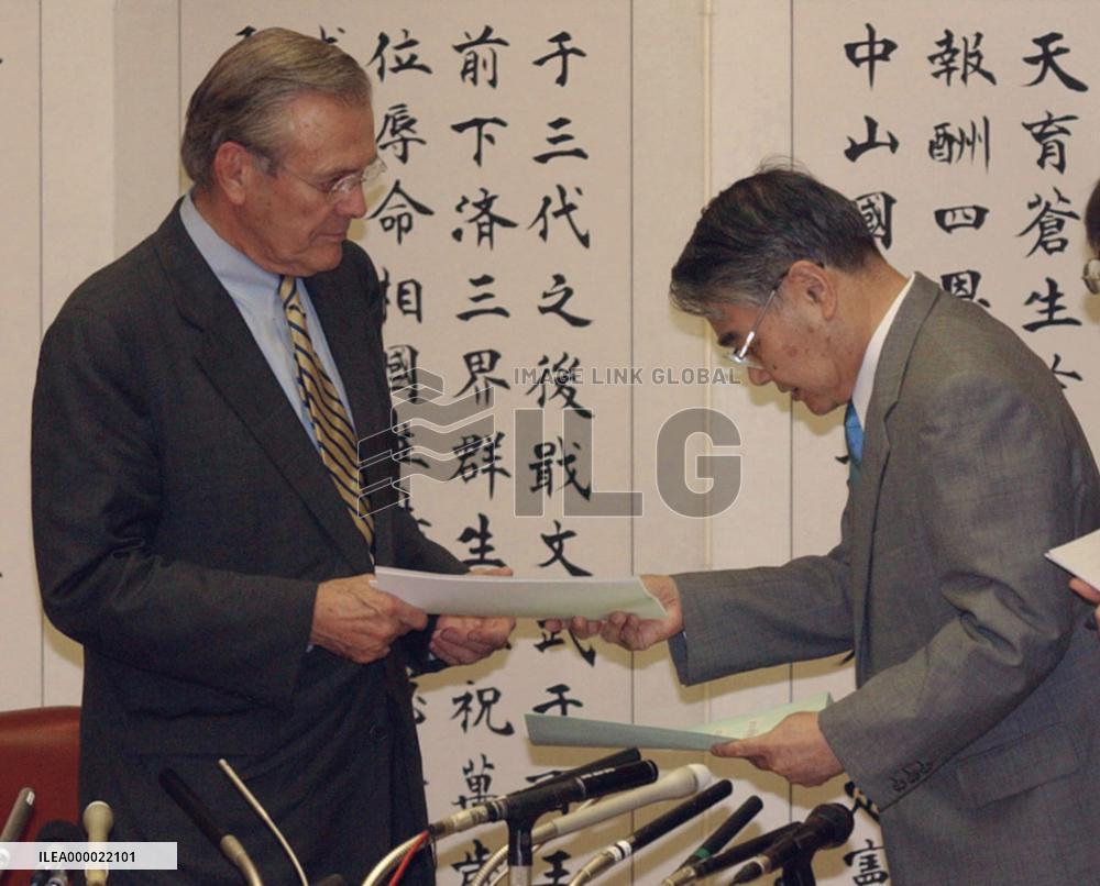 (4)Rumsfeld in Okinawa