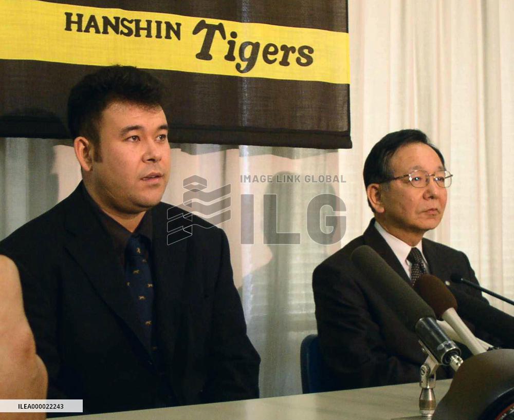 Irabu to stay with Hanshin Tigers next season