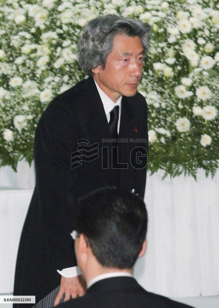 (1)Funeral held for 2 Japanese diplomats killed in Iraq