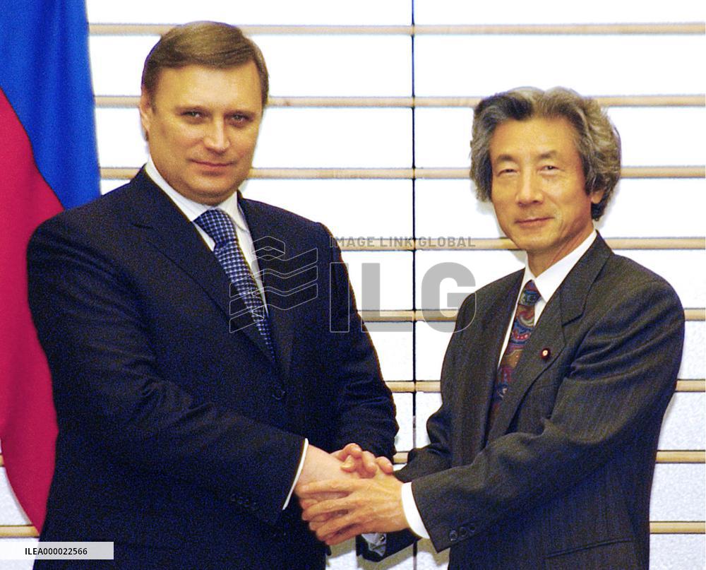 Kasyanov meets Koizumi