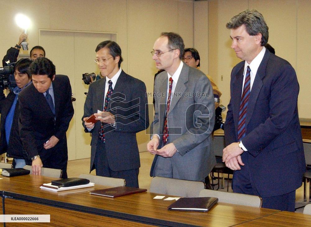 U.S. Embassy officials brief Japan on BSE discovery